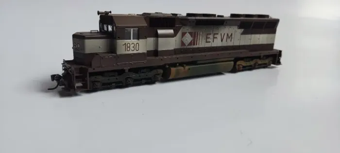 Locomotiva SD45 EFVM HO Kato