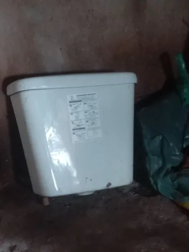 Caixa de descarga tanque de louça branca nunca usada