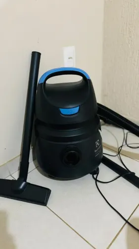 Aspirador de Pó e Água Electrolux Hidrolux 1400W 220V - Usado apenas 1 vez