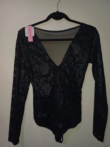 Body Valisere novo de renda preto, com detalhe de tule na frente.
