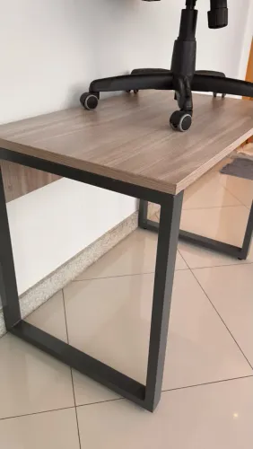 Mesa e cadeira escritório