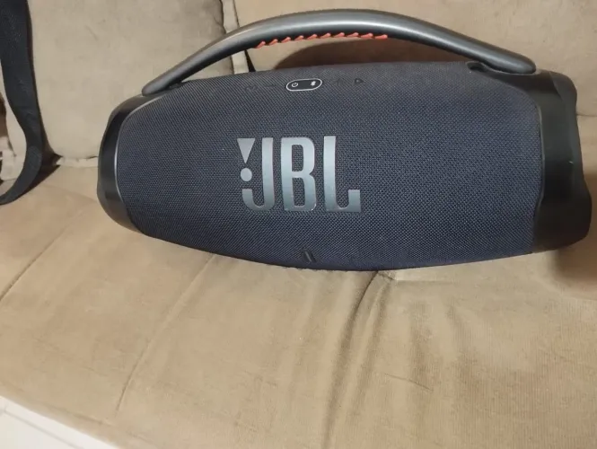 Vendo uma JBL Bombox 3