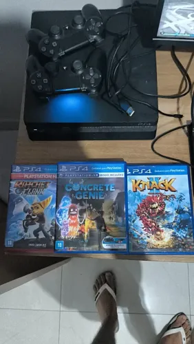 Ps4 com 2 controles e 3 jogos