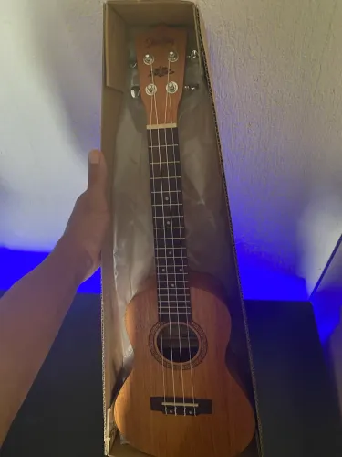 Ukulele Shelby SU23M Concert Marrom - Pouquíssimo Uso
