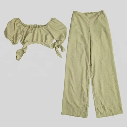 Conjunto cropped+ calça. Tamanho M. Só 20 reais!