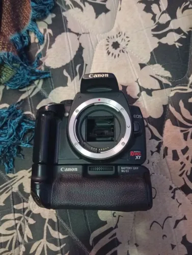 Canon Rebel XT com grip bateria bg-e3