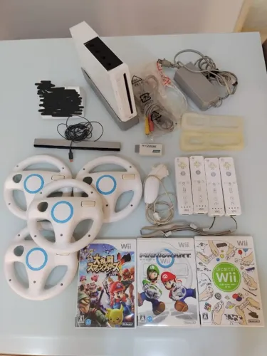 Videogame Nitendo Wii completo com acessórios e jogos