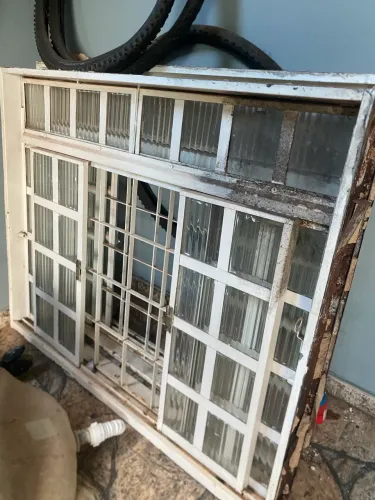 Vendo 1 janela sala de estar ou cozinha 