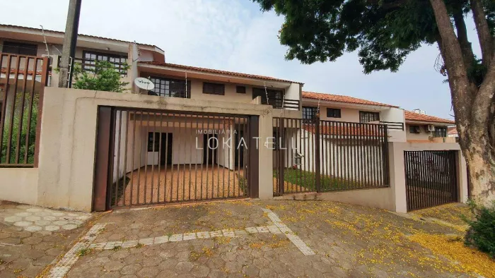 Sobrado com 03 quartos, sendo 01 suite, para locação no centro de Cascavel Pr