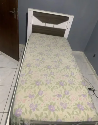 Leia descrição. Cama solteiro 
