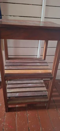 Sapateira de madeira durável