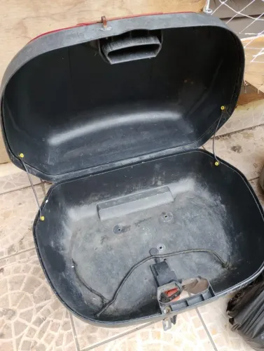 Baú de moto para 2 capacetes