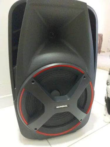 CAIXA DE SOM AMPLIFICADA, DE 550W. SUPER CONSERVADA.
