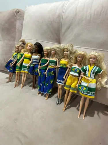 Roupas de boneca da copa