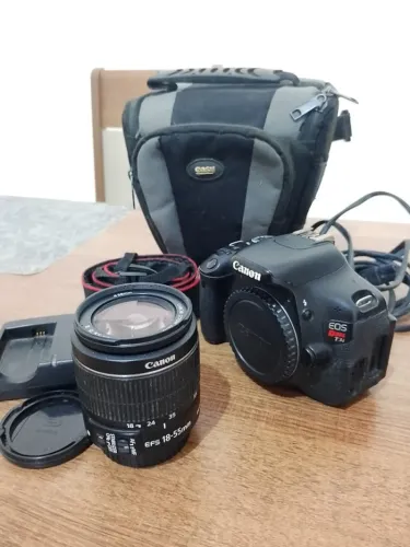 Canon T3i + Lente 18-55 + Bolsa + Cartão de memória