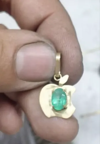 Pigente ouro 18k com esmeralda