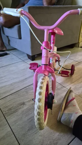 Bicicleta infantil com rodinhas