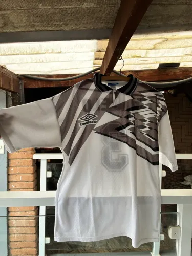 camisa umbro vintage | etiqueta cgc | tamanho g | usada | original | detalhes na ultima