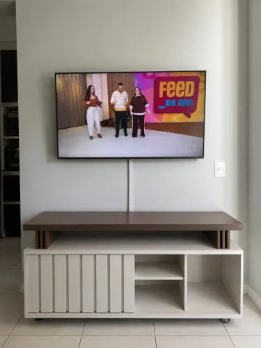 Vendo rack com rodinha clean para sua sala
