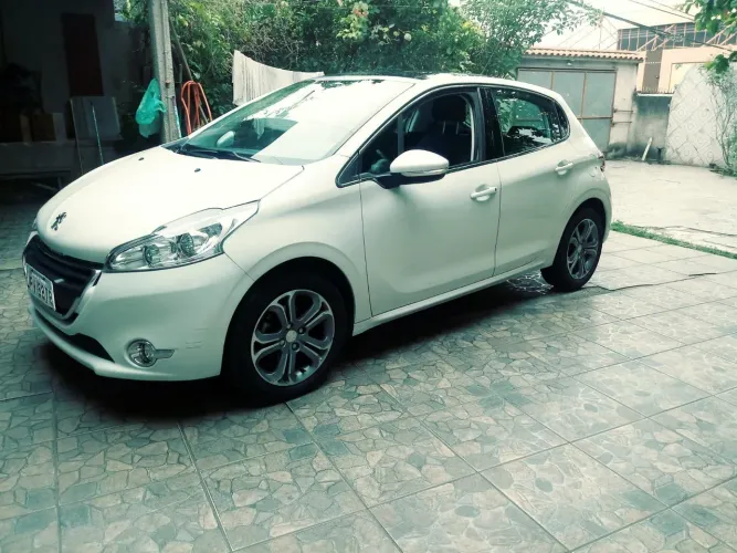 Peugeot 208 Griffe 1.6 Flex 16V 5P Aut. 2014