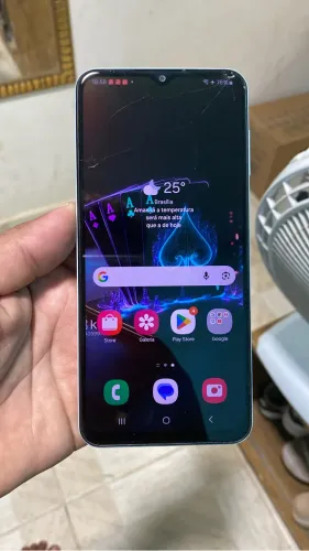 Vendo a13 Samsung 128g com um pequeno trinco na tela