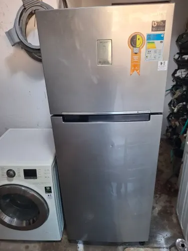 Geladeira 110v semi nova 