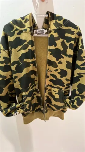 moletom BAPE Shark Full Zip estampado em camuflagem amarela