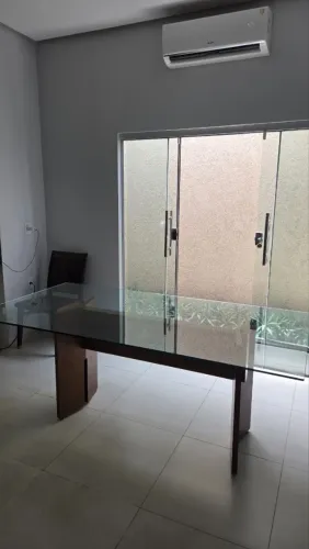 Mesa de jantar retangular de 2m x 1m, para 6 ou até 8 pessoas em vidro temperado 12mm.