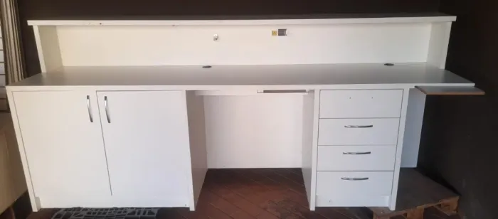 BALCÃO DE ATENDIMENTO/CAIXA