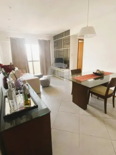 Venha conhecer este incrível apartamento de 3/4 com 1 suíte, 2 garagens, varanda e armário