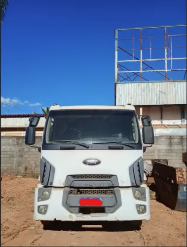 CAMINHÃO FORD CARGO 1723 ANO 2013 C/ POLIGUINDASTE MIRASSOL