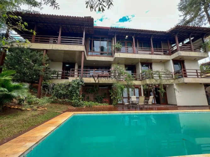 Casa Triplex com 610m² - Bairro Belvedere