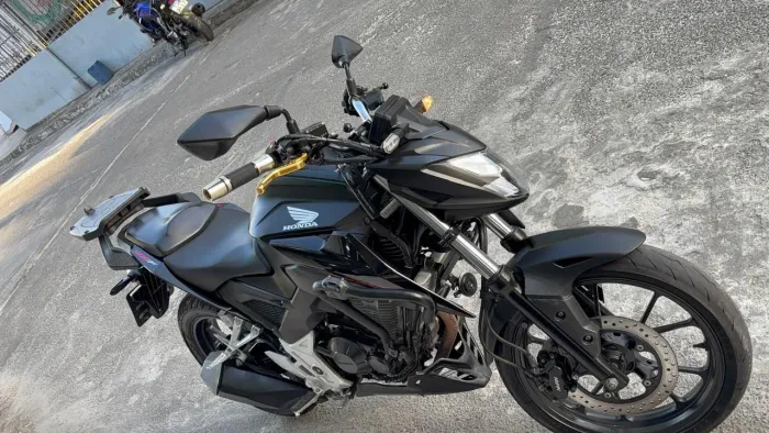 Vendo essa moto ,bem conservada ,pouco uso ,de mulher, mais informações *65 zap