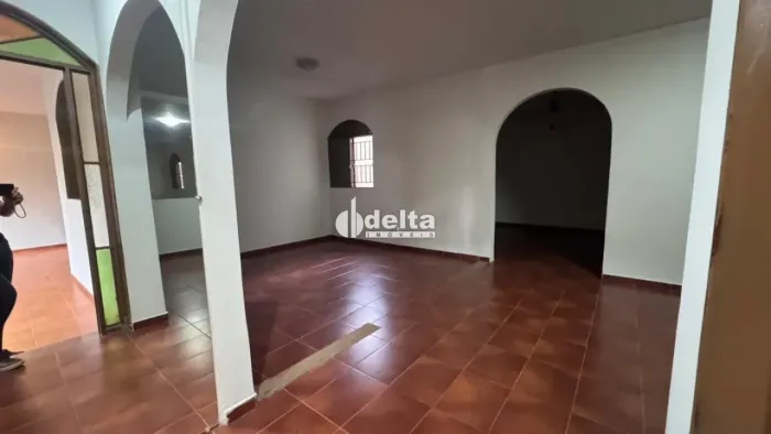 Casa residencial com 4 quartos sendo 1 suíte disponível para locação no bairro Copacabana