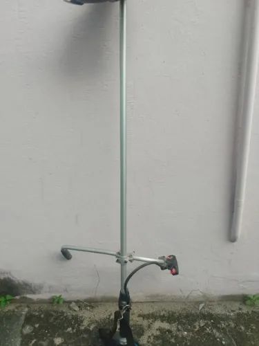 Serviço de roçar lotes