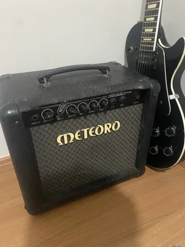 Amplificador meteoro 15 w