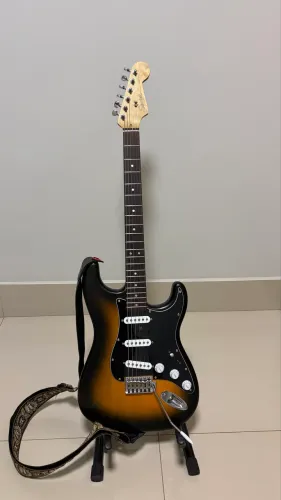 Squier Debut by Fender, com caps Fender Tex Mex