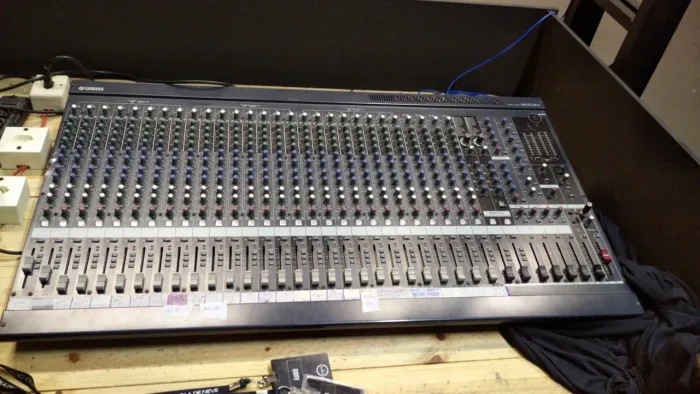 Mesa de som Yamaha 32/14FX