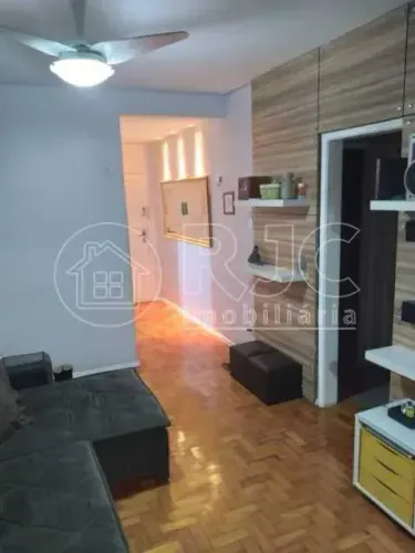 O apartamento no bairro Méier tem 83 metros quadrados com 2 quartos e 2 banheirosFica em u