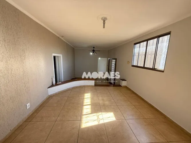 Casa com 2 quartos para alugar, 110 m² por R$ 2.500/mês - Centro - Bauru/SP