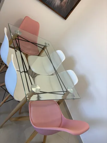 VENDO MESA DE VIDRO C/ 4 CADEIRAS EM ÓTIMO ESTADO
