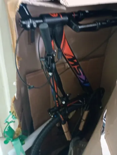 Bicicleta nova na caixa