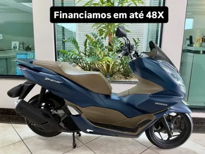 Honda pcx dlx 2023 scooter