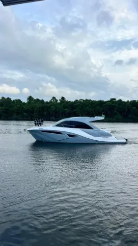 NX 400 - Embarcação de Água doce e com Ar Condicionado