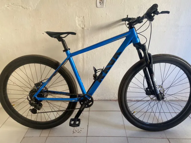 ? MTB Rava Cave - RockShox Judy, Freios Shimano e Cubos Pro 7