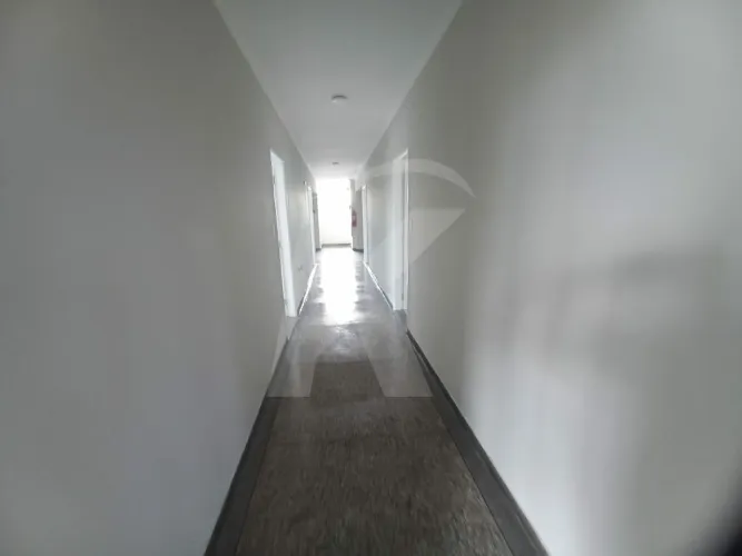 Prédio comercial na Av. Cruzeiro do Sul, 15 salas, 04 banheiros
