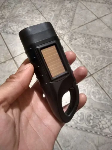 Pequena lanterna de emergência, carregamento solar e dínamo