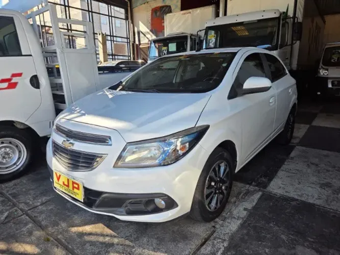 Chevrolet Onix Hatch LTZ 1.4 8V Flex Power Aut. 4P 2016
