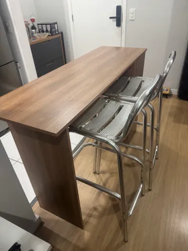 Mesa com bancada de cozinha