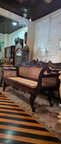 Móveis antigos, marquesa antiga jacaranda e palhinha, relíquia
